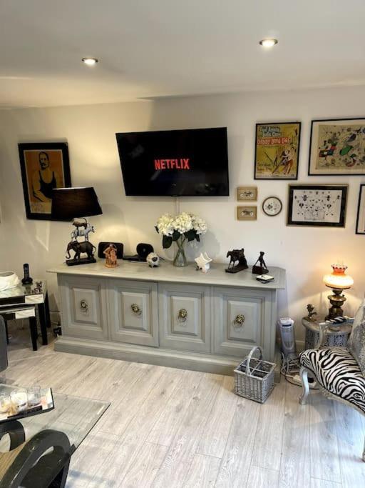 The Cabin, Arkley, Barnet Appartement Buitenkant foto